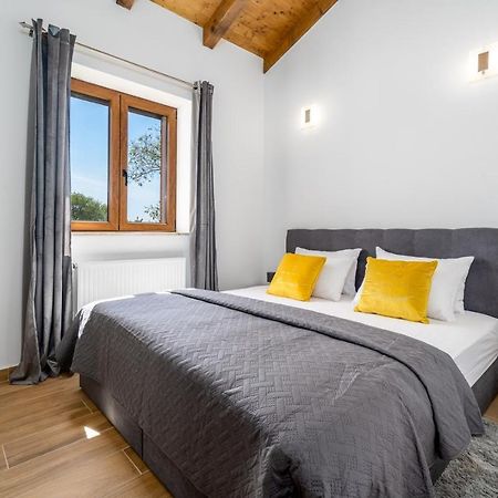 New! Promina Luxury Villa With 72Sqm Heated Pool, Jacuzzi, Infrared Sauna, Tennis Court, Media Room Bogatić Zewnętrze zdjęcie