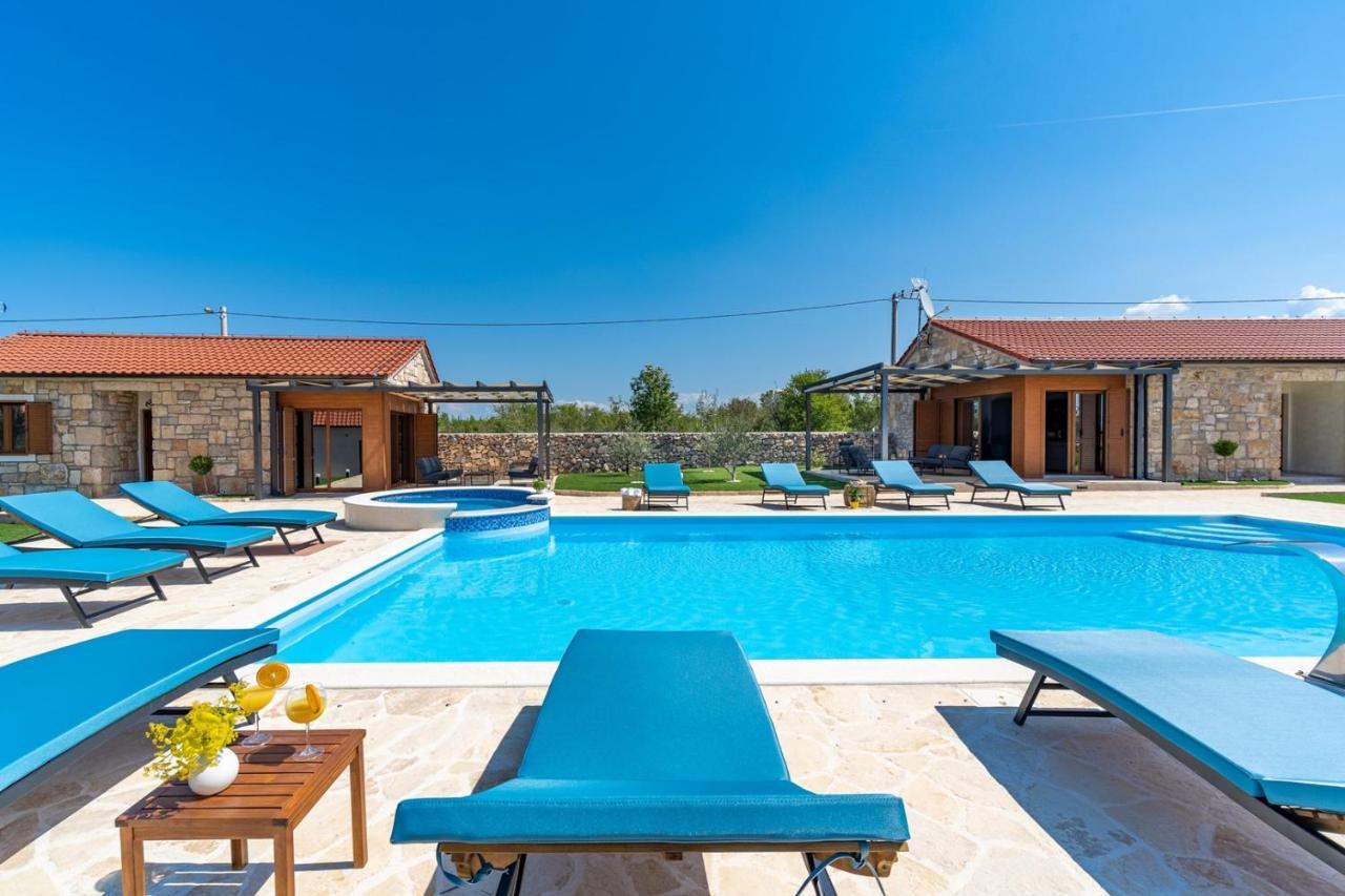 New! Promina Luxury Villa With 72Sqm Heated Pool, Jacuzzi, Infrared Sauna, Tennis Court, Media Room Bogatić Zewnętrze zdjęcie