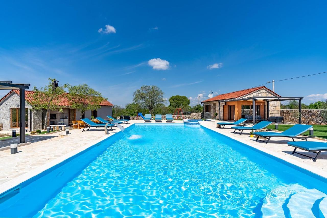 New! Promina Luxury Villa With 72Sqm Heated Pool, Jacuzzi, Infrared Sauna, Tennis Court, Media Room Bogatić Zewnętrze zdjęcie