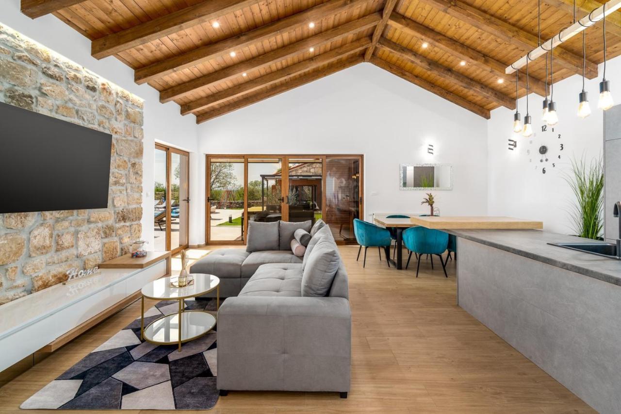 New! Promina Luxury Villa With 72Sqm Heated Pool, Jacuzzi, Infrared Sauna, Tennis Court, Media Room Bogatić Zewnętrze zdjęcie