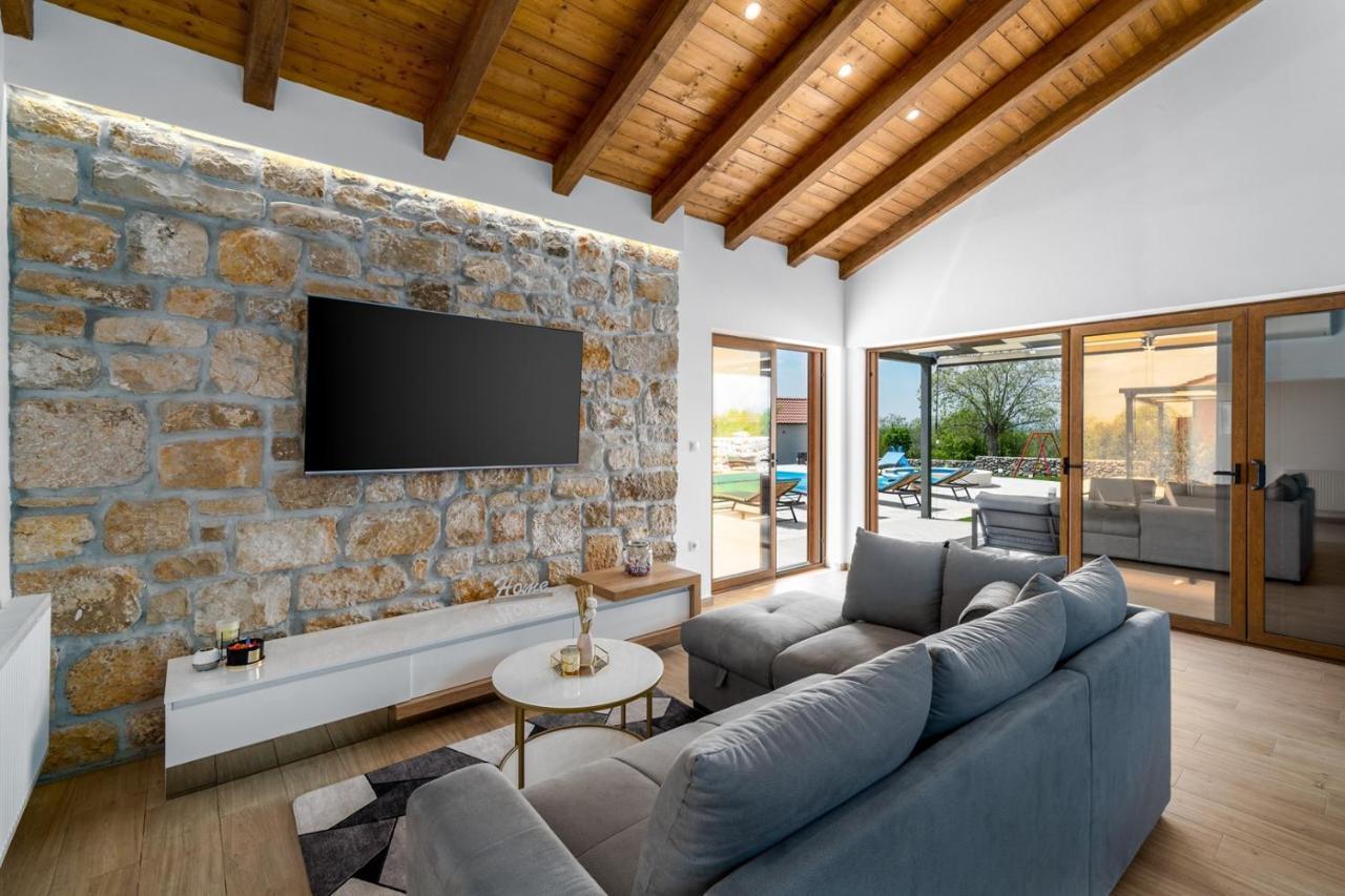 New! Promina Luxury Villa With 72Sqm Heated Pool, Jacuzzi, Infrared Sauna, Tennis Court, Media Room Bogatić Zewnętrze zdjęcie