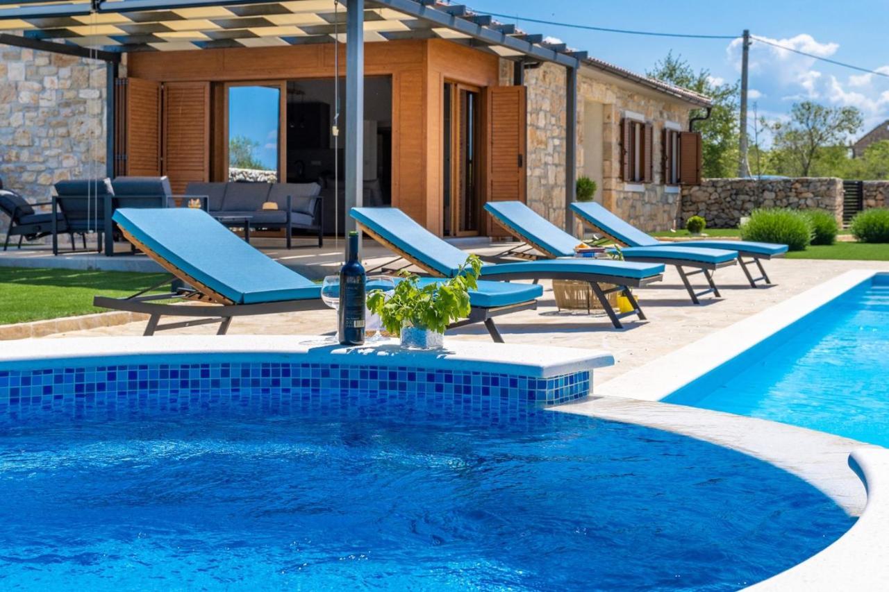 New! Promina Luxury Villa With 72Sqm Heated Pool, Jacuzzi, Infrared Sauna, Tennis Court, Media Room Bogatić Zewnętrze zdjęcie