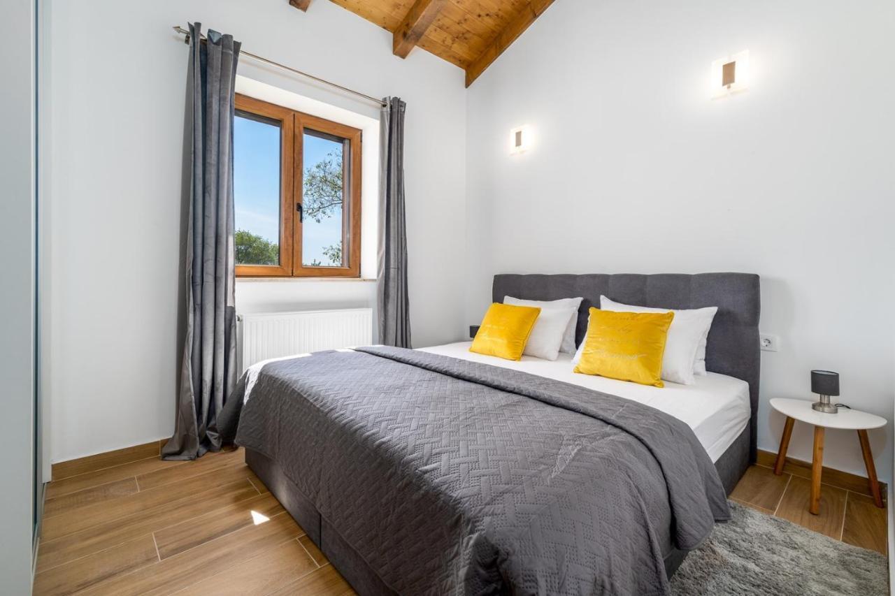 New! Promina Luxury Villa With 72Sqm Heated Pool, Jacuzzi, Infrared Sauna, Tennis Court, Media Room Bogatić Zewnętrze zdjęcie