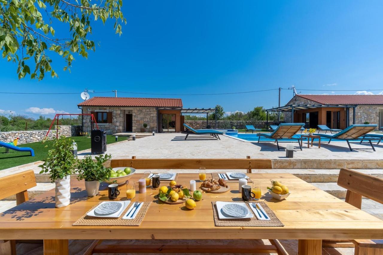 New! Promina Luxury Villa With 72Sqm Heated Pool, Jacuzzi, Infrared Sauna, Tennis Court, Media Room Bogatić Zewnętrze zdjęcie
