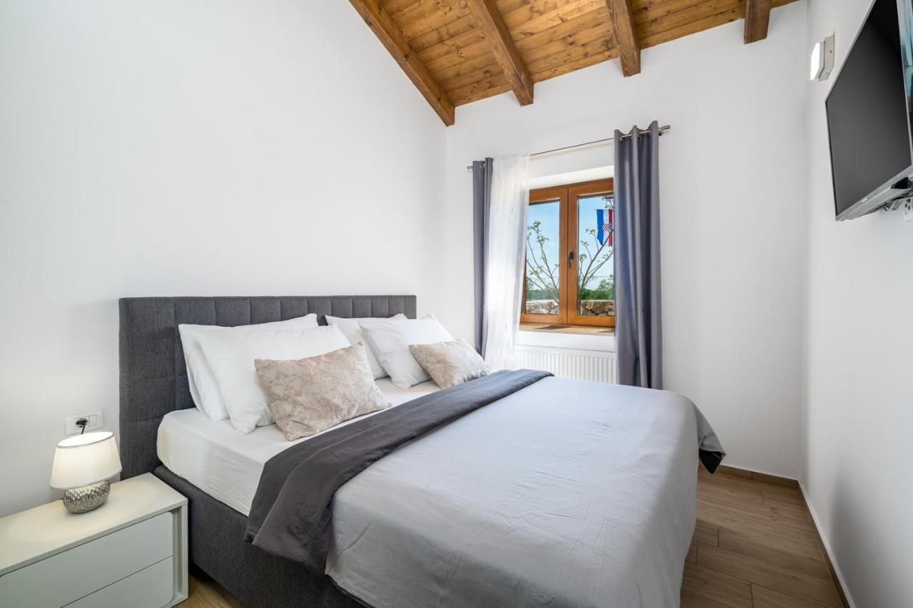 New! Promina Luxury Villa With 72Sqm Heated Pool, Jacuzzi, Infrared Sauna, Tennis Court, Media Room Bogatić Zewnętrze zdjęcie
